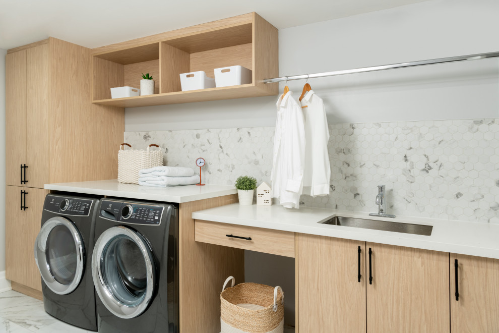Trendy laundry room photo in Toronto