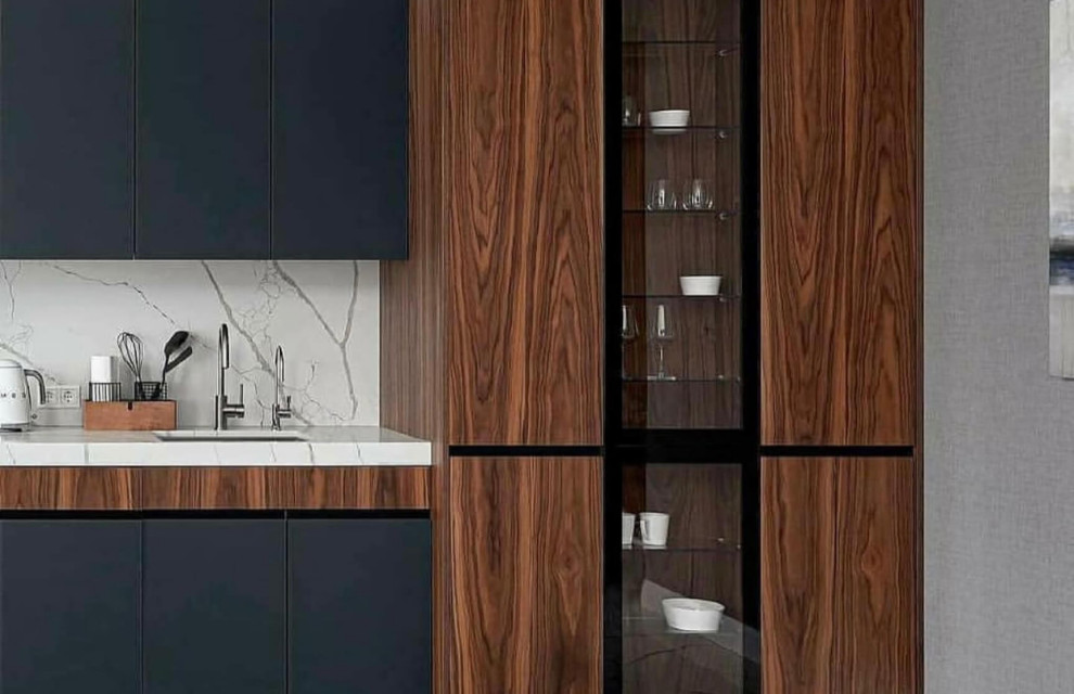 Темно серая кухня под дерево с суперматовым покрытием