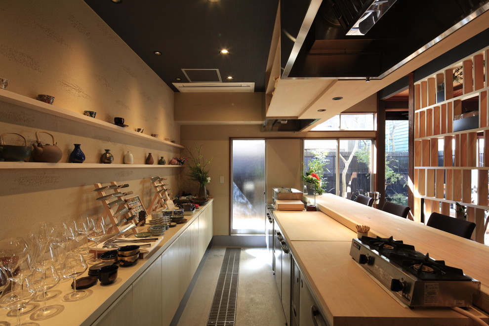 This is an example of an asian kitchen in Yokohama.