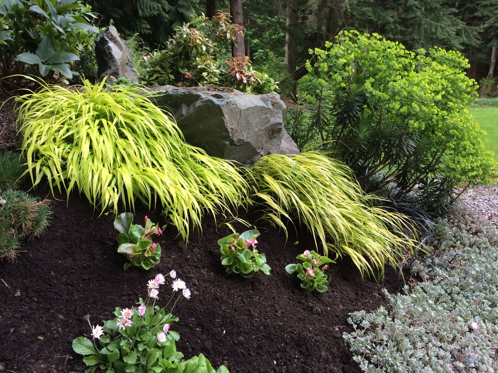 Inspiration for a country sloped partial sun garden for spring in Seattle.