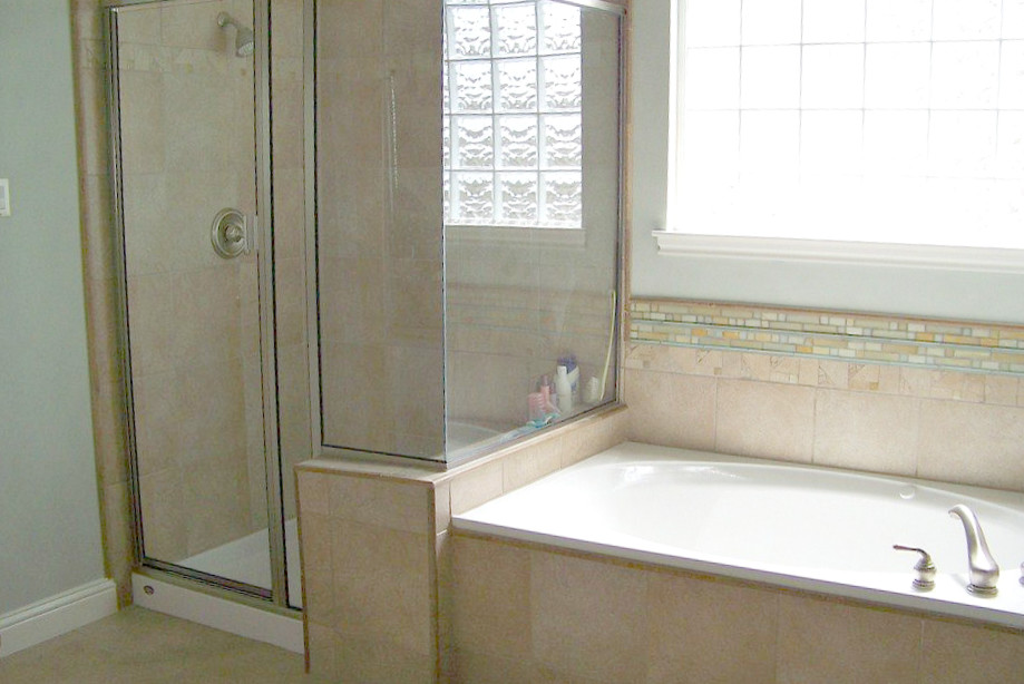 Alcove bathtub - mid-sized transitional master beige tile and porcelain tile porcelain tile and beige floor alcove bathtub idea in Austin with blue walls and a hinged shower door