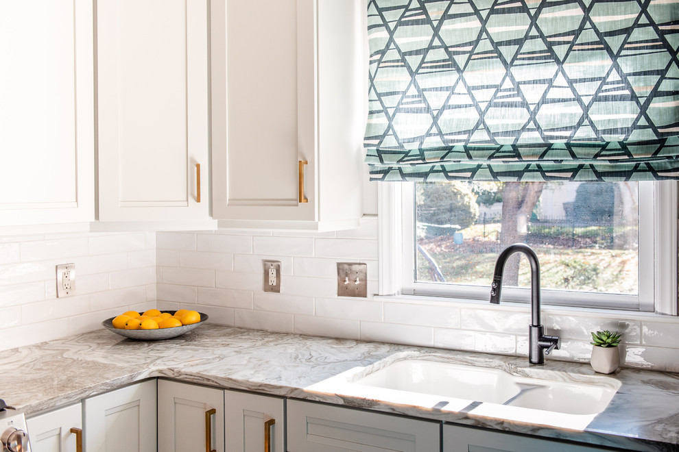 Kitchen - transitional kitchen idea in Charlotte