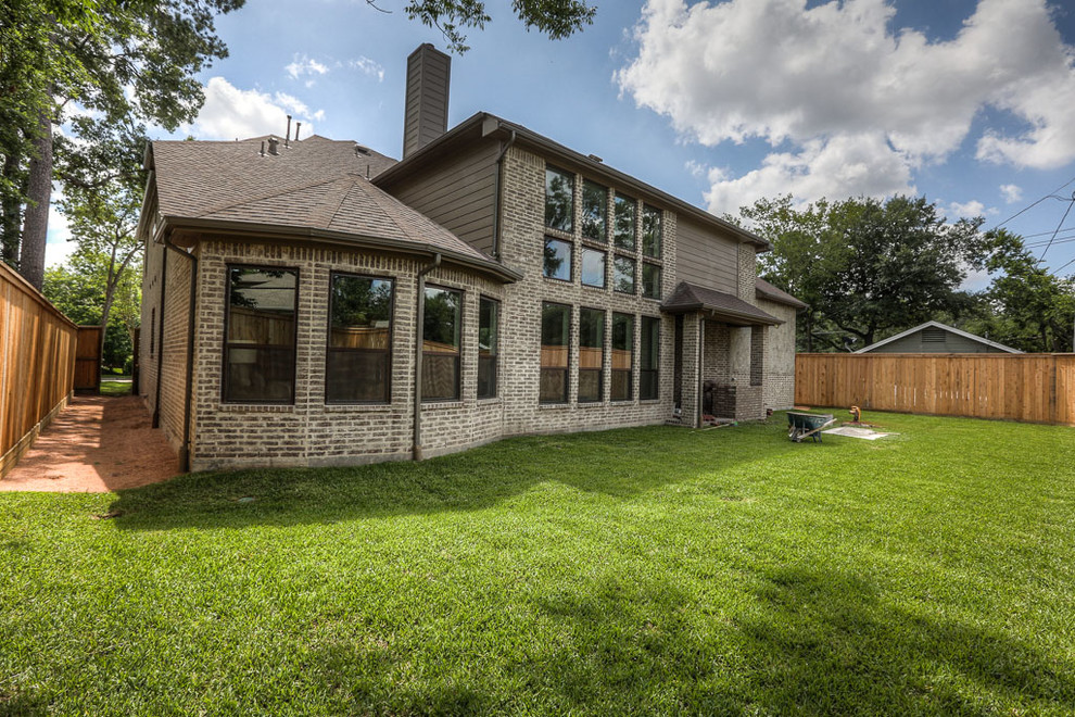 Transitional home design photo in Houston