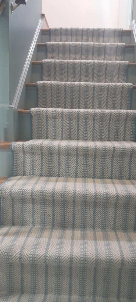 Design ideas for a small coastal l-shaped staircase in New York.