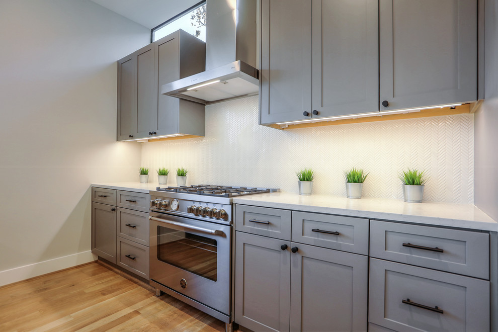 Transitional kitchen photo in Houston
