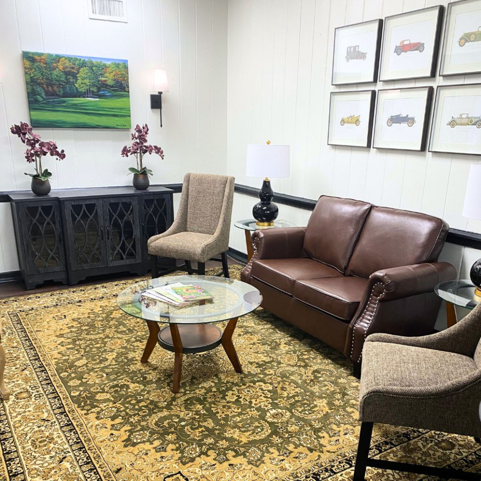 C & C Automotive Waiting Room | Downtown