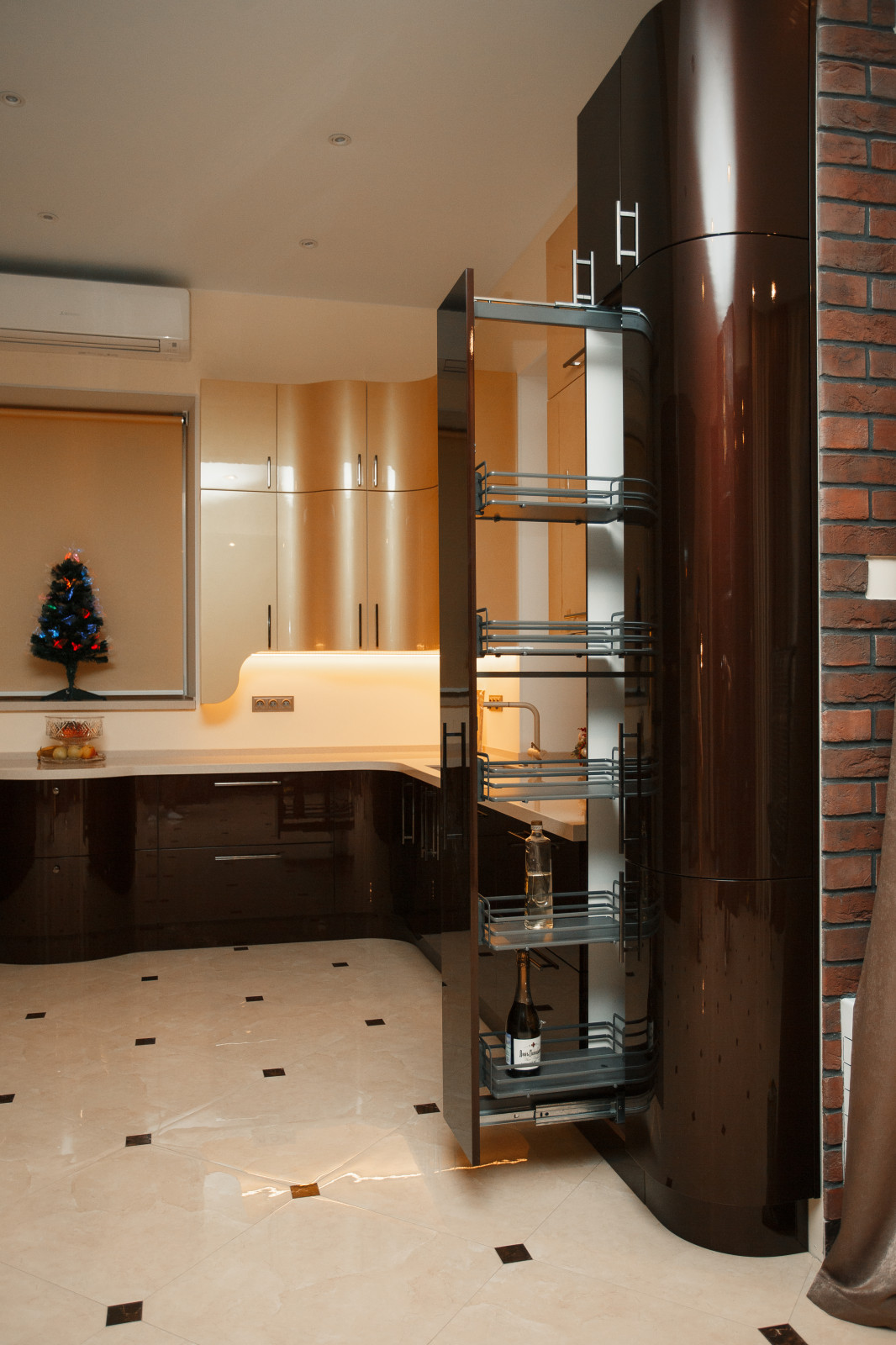 Радиусные фасады, супер-глянец