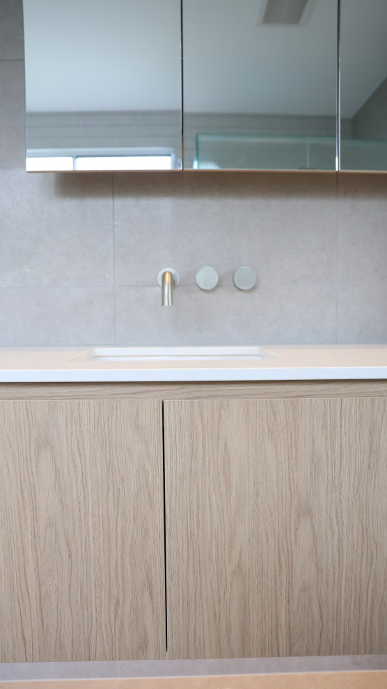 Design ideas for a modern bathroom in Brisbane.