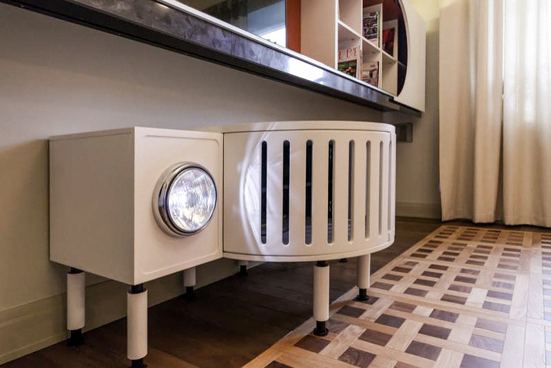 Гостиная в свете фар