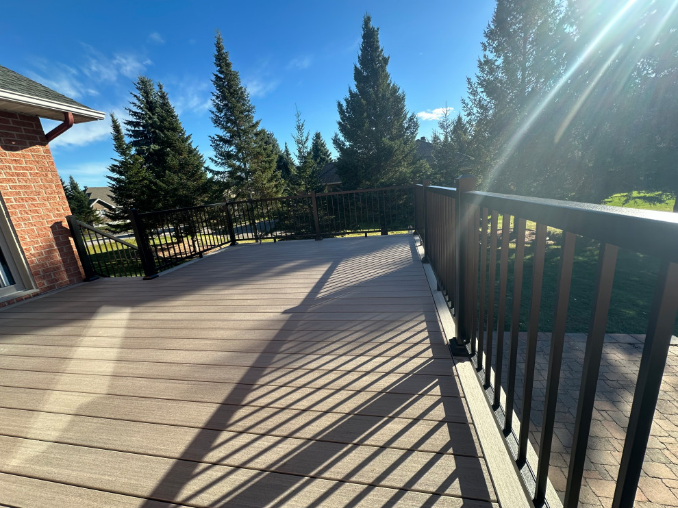 Coastline with Wide trim and pvc lattice