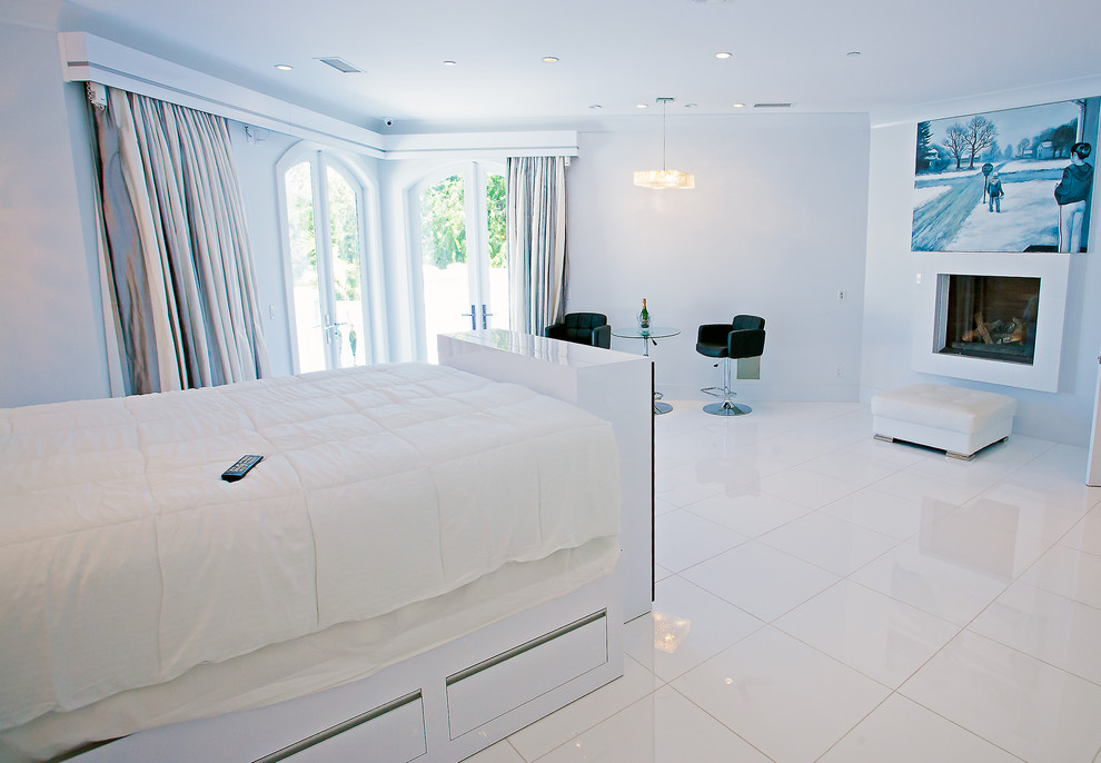 Inspiration for a contemporary bedroom in Los Angeles.