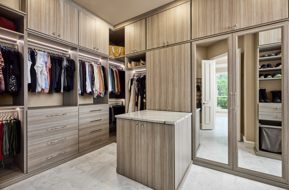 Inspiration for a contemporary closet remodel in Dallas