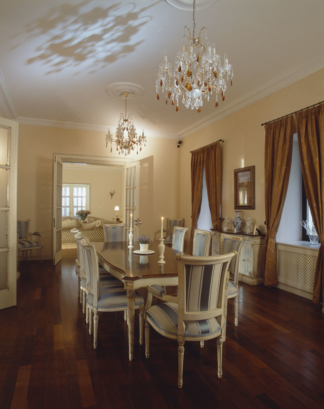 Трехэтажный дом в классическом стиле