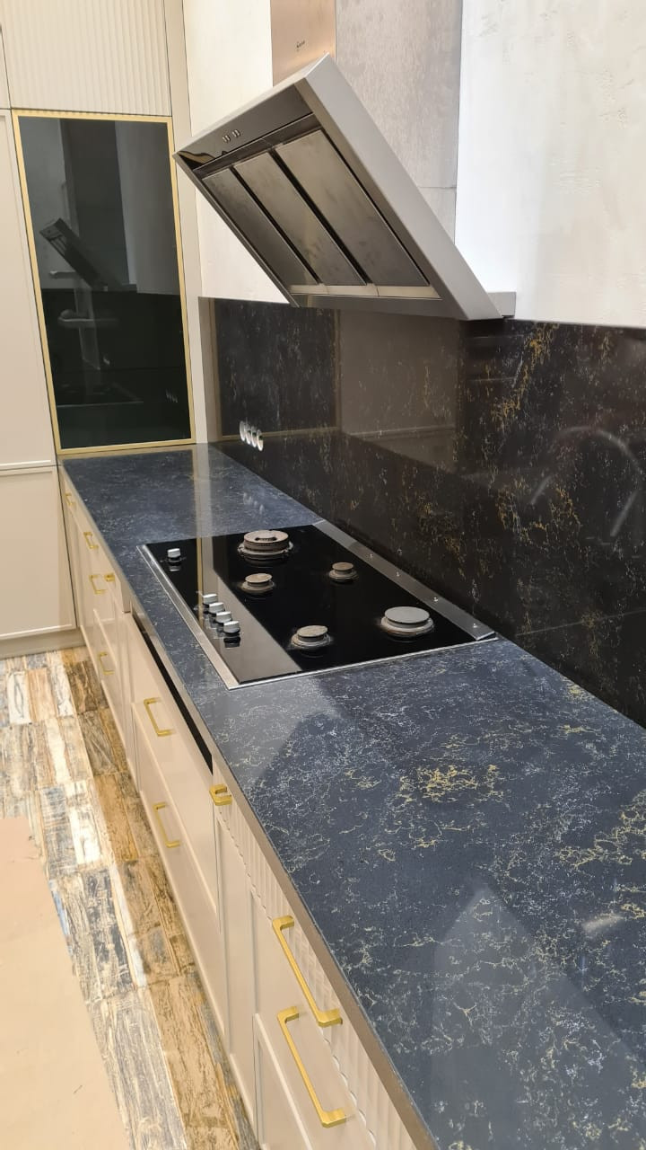 Столешница, остров и стеновая панель из кварцевого агломерата