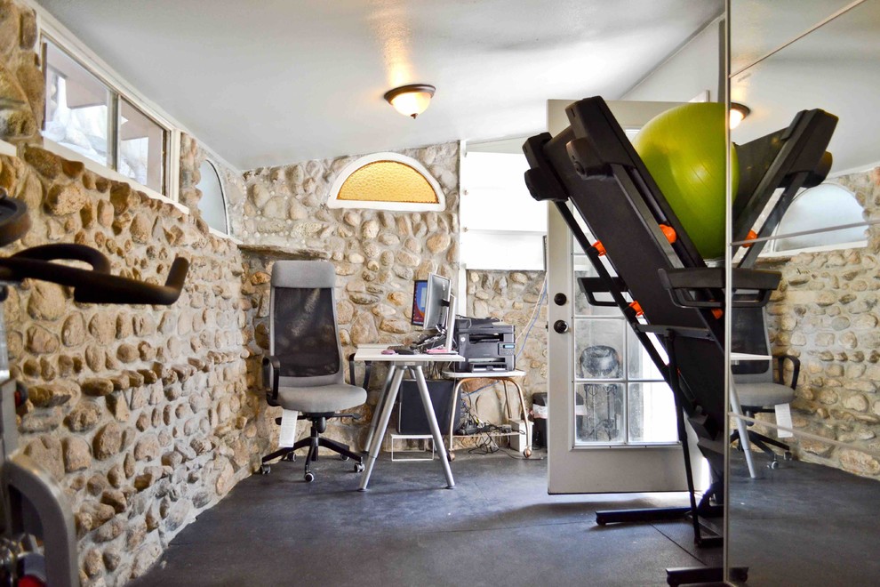 Inspiration for a small transitional multipurpose gym in Los Angeles with beige walls, vinyl floors and black floor.
