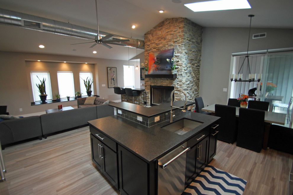 Transitional kitchen photo in Columbus