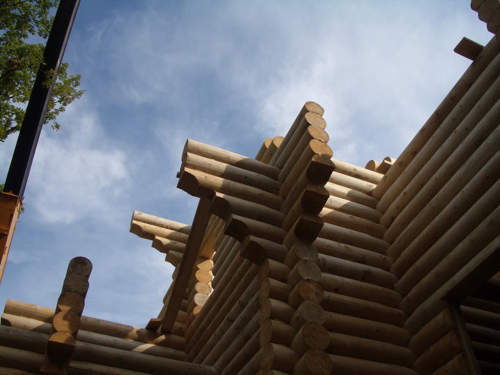 Гостевой дом. Калиброванное бревно. Канадская рубка. Диаметр 35-45 см.