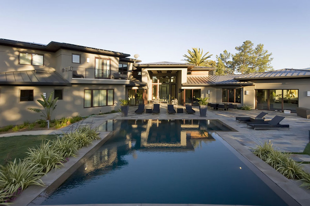 This is an example of a contemporary courtyard custom-shaped pool in San Francisco.