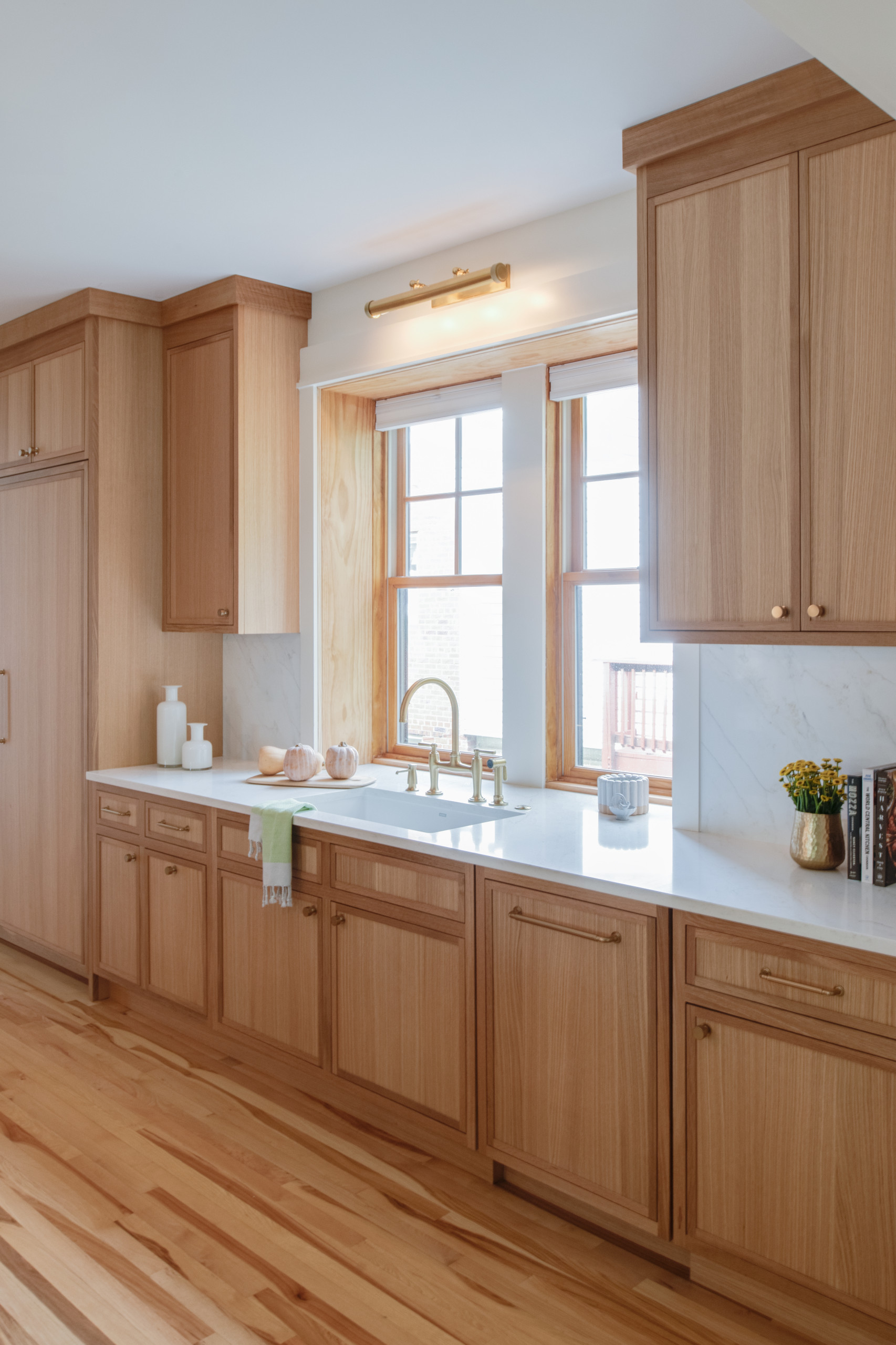 Warm Modern Kitchen Renovation with Natural Oak & Green Accents