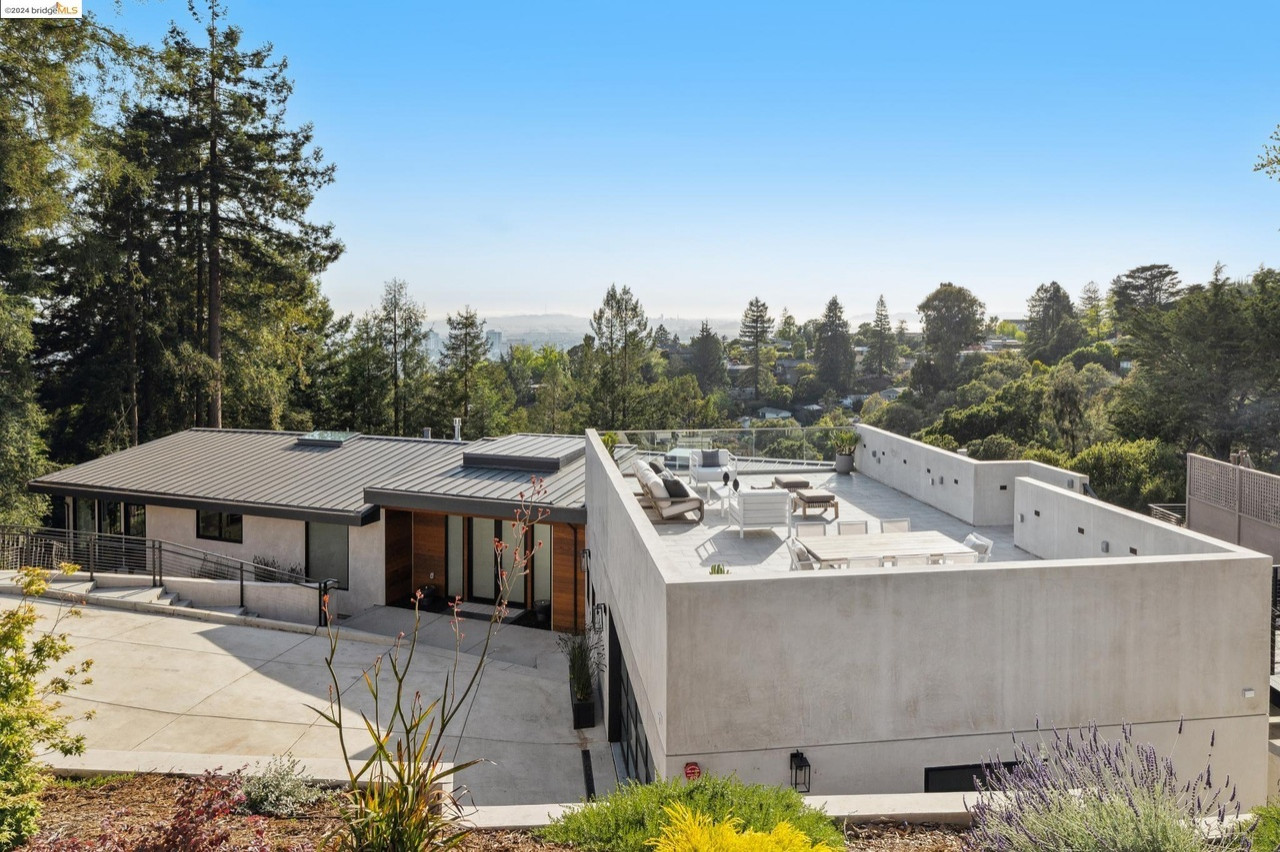 Modern House - Moyer Place