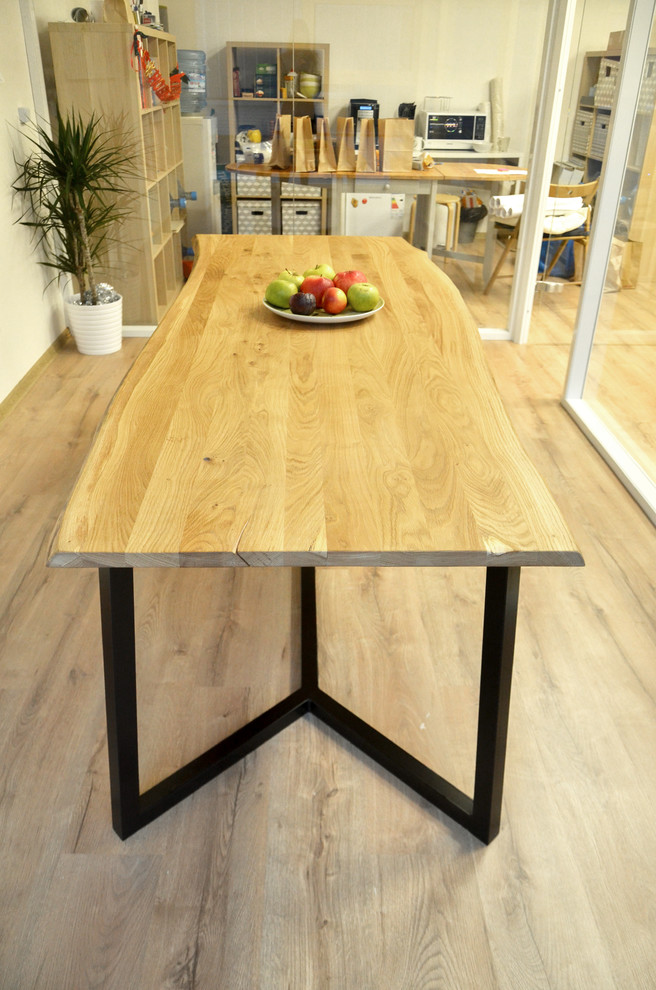 Стол в переговорку из дуба