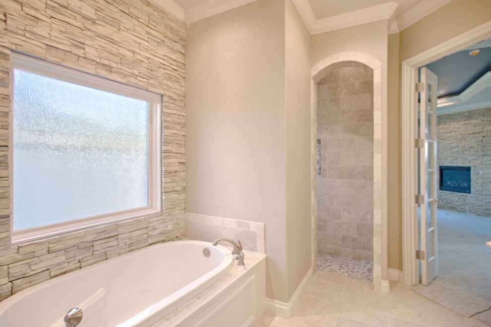 オクラホマシティにあるトランジショナルスタイルのおしゃれな浴室の写真