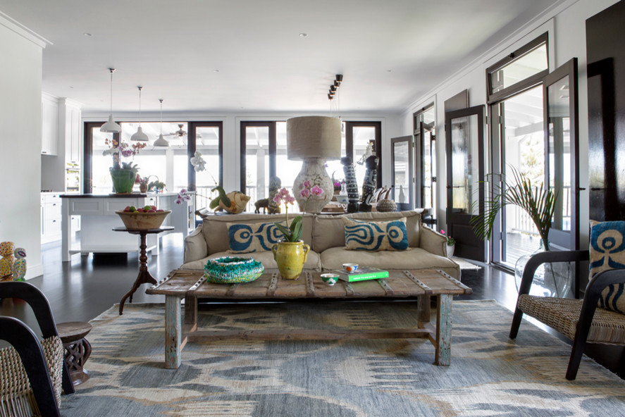 Transitional living room in Perth.