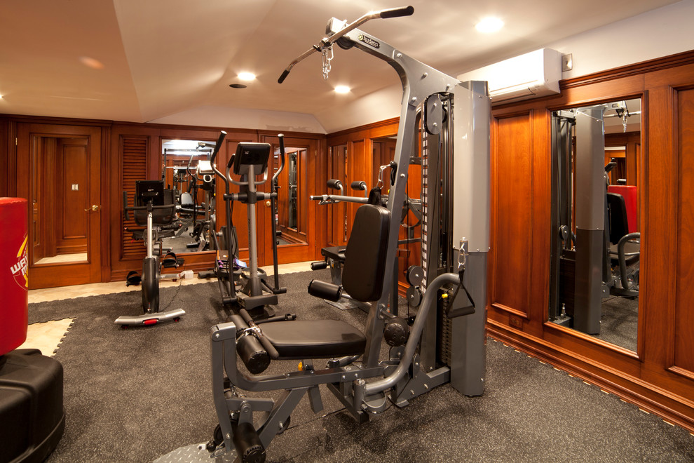 Design ideas for a traditional home gym in New York.
