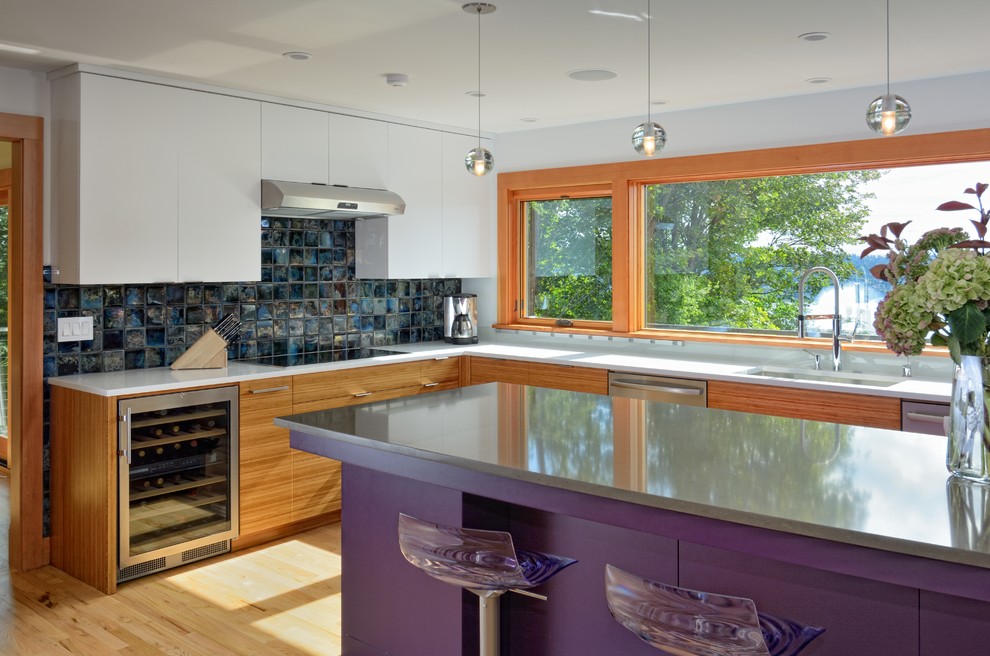 Photo of a contemporary l-shaped eat-in kitchen in Seattle with an undermount sink, quartz benchtops, blue splashback, ceramic splashback and stainless steel appliances.