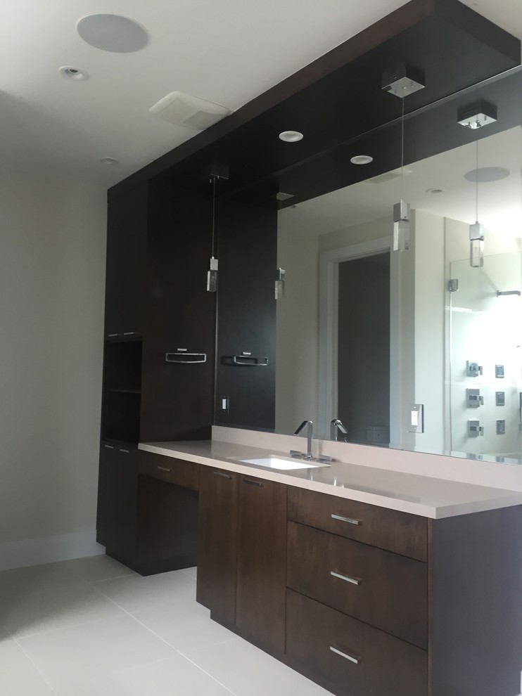 Home design - transitional home design idea in Miami
