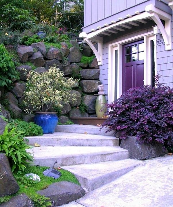 Example of a transitional home design design in Chicago