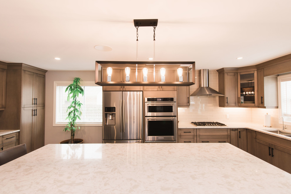 Inspiration for a transitional kitchen remodel in Toronto