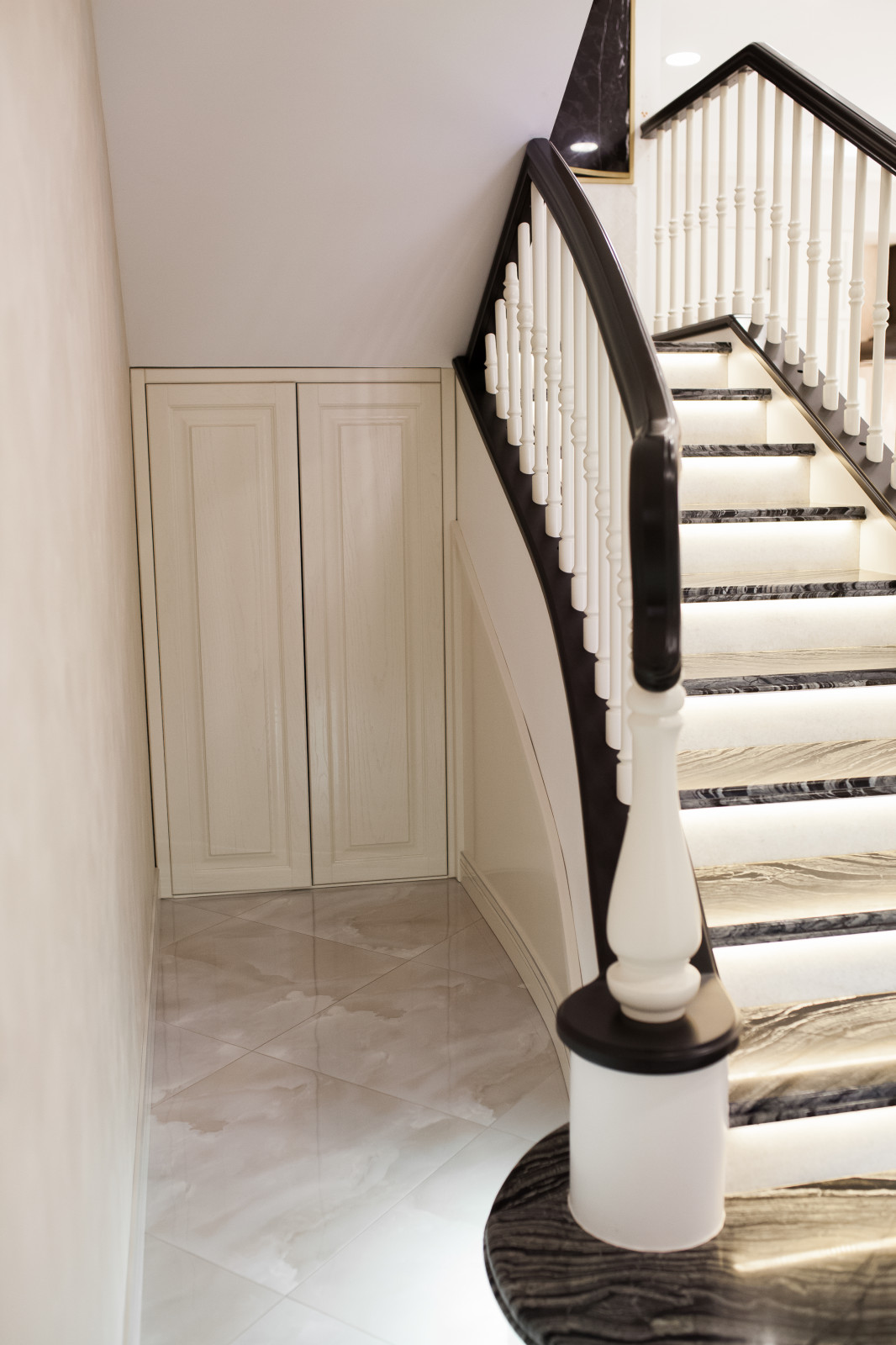 Лестница из мрамора