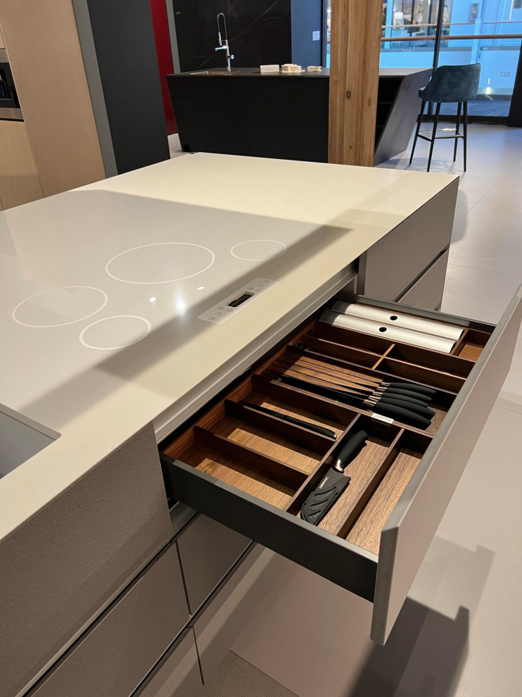 Lapitec Island with Integrated Induction Cooktop Modern Küche