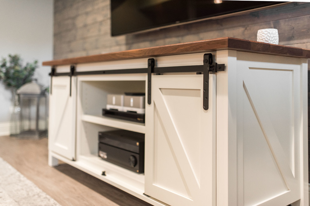 Transitional home design photo in Chicago