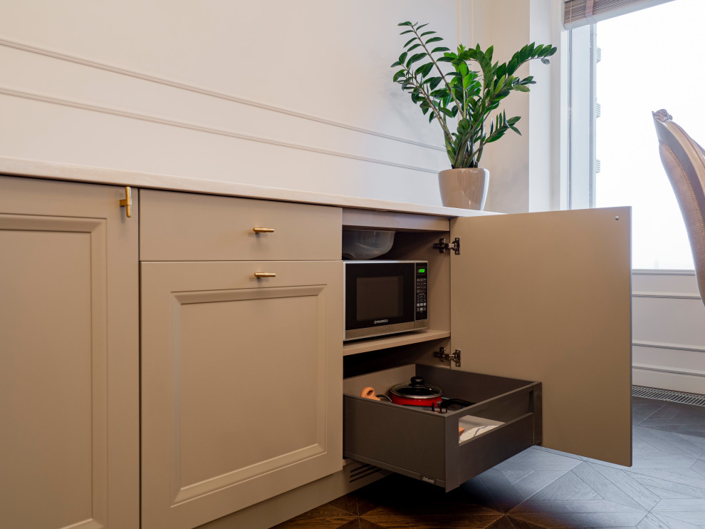 Меблировка квартиры: необычная кухня и гардеробная