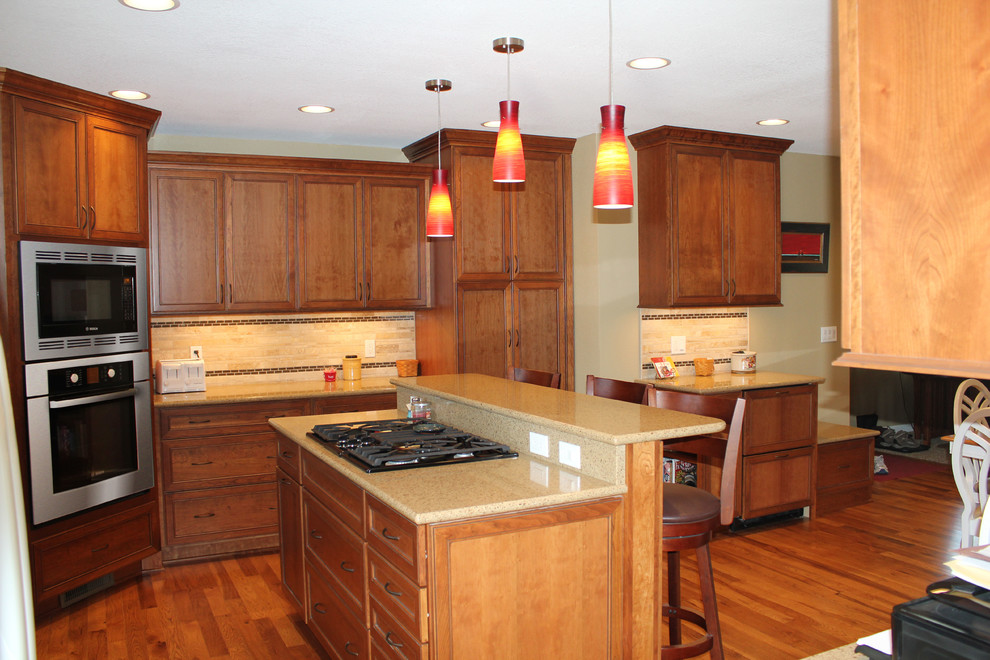 Kitchen - transitional kitchen idea