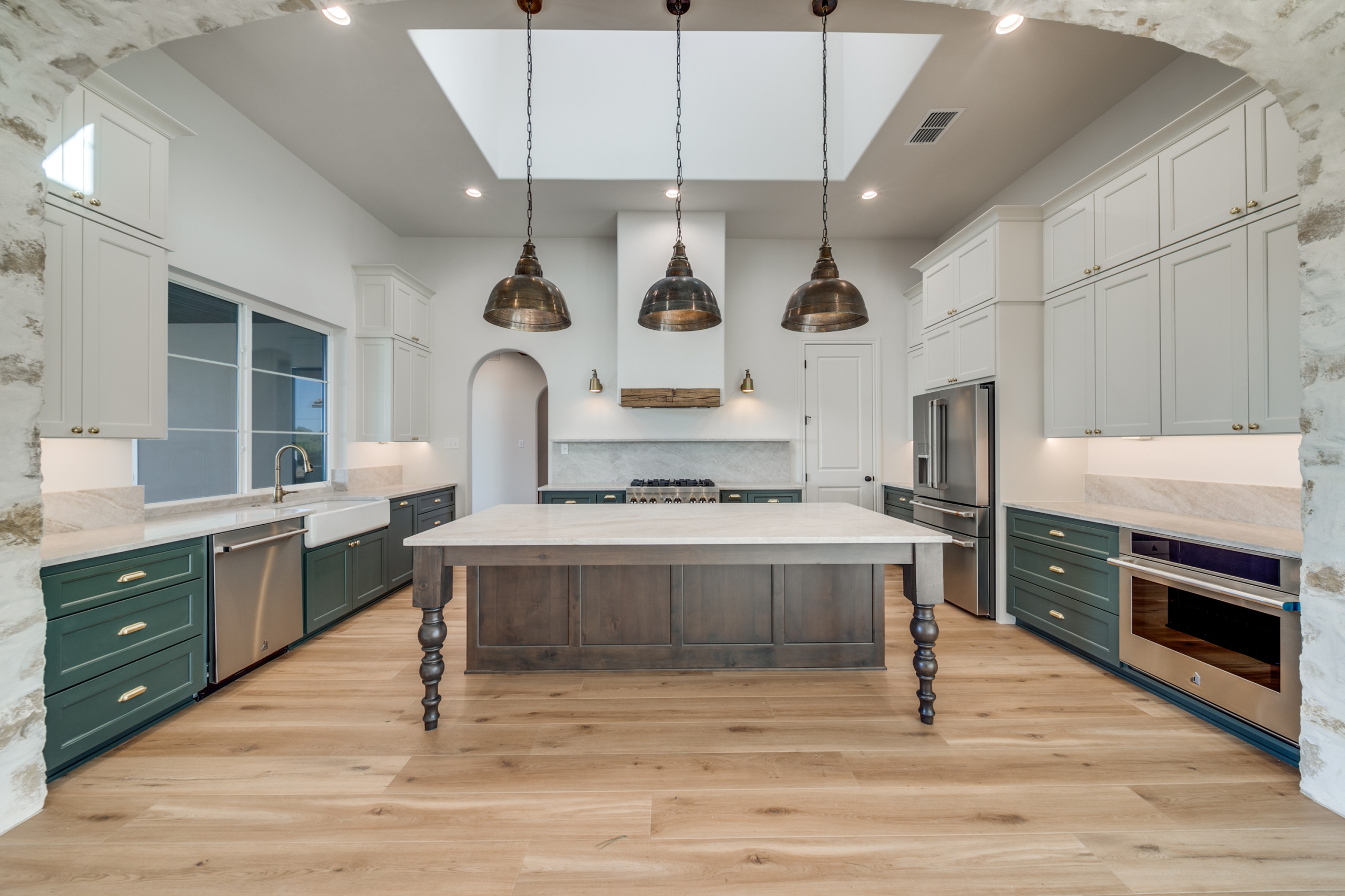 Spanish: 3,430 ft², 4 BR/3.5 BA/1 ST