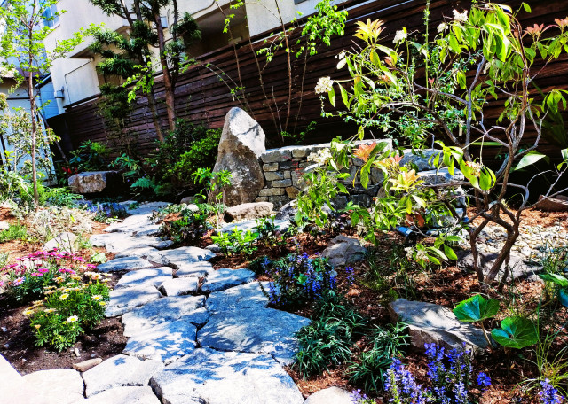 戸建ての庭 植物を楽しむロックガーデン Japanese Modern Garden By 成城グリーン株式会社 Houzz Ie