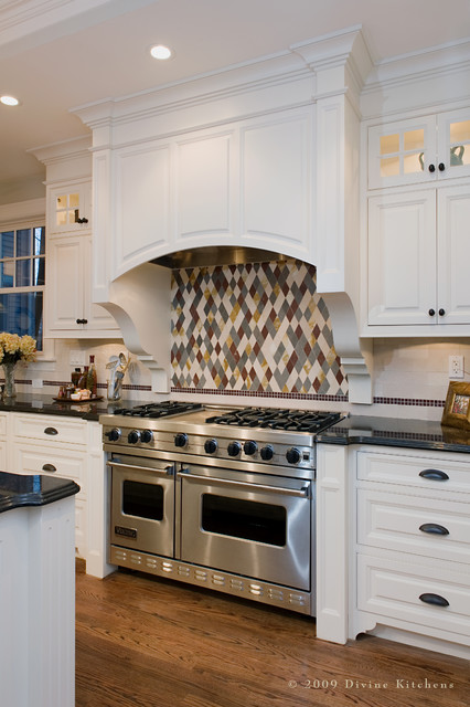 Divine Kitchens LLC   Traditional Kitchen 