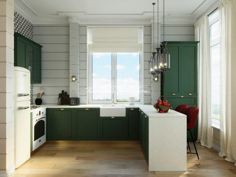 Деревянный дом в лесу