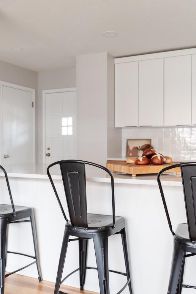 Inspiration for a contemporary kitchen remodel in Omaha