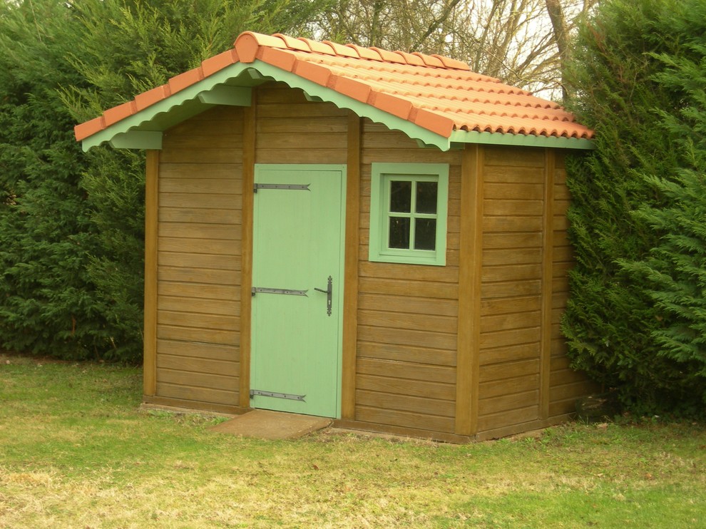 This is an example of a country shed and granny flat in Nantes.