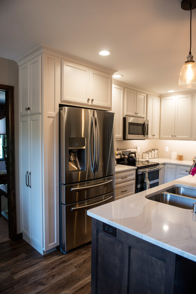 Kitchen - transitional kitchen idea