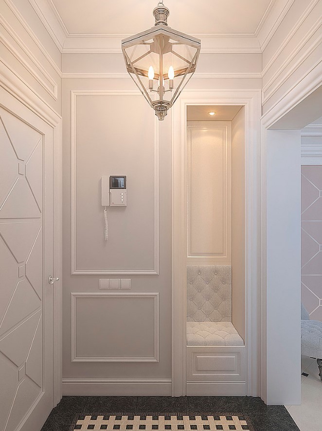 У Ростральных колонн