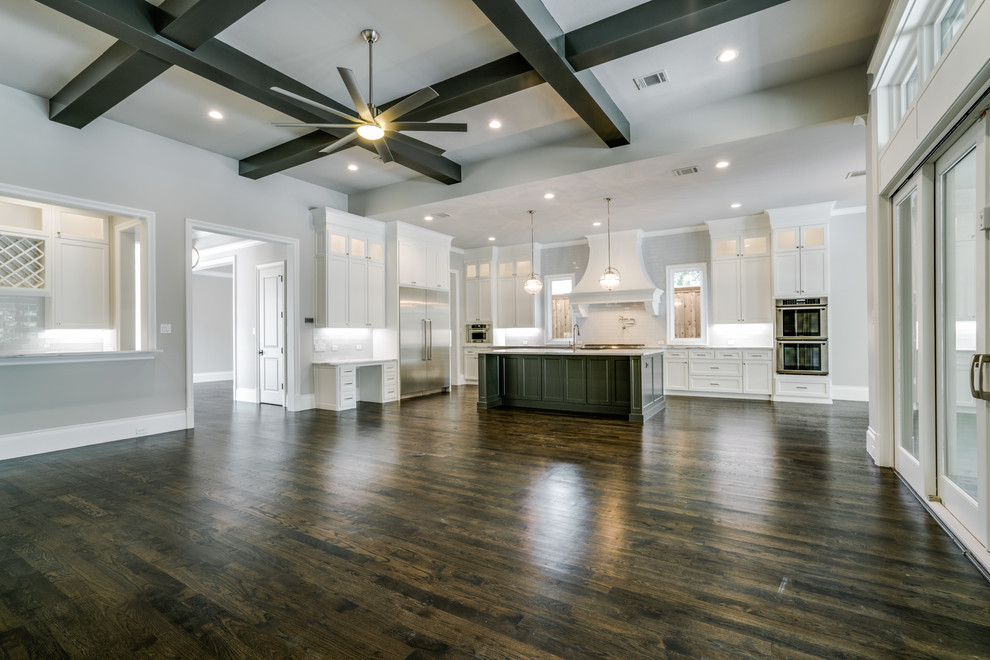 Inspiration for a transitional home design remodel in Dallas