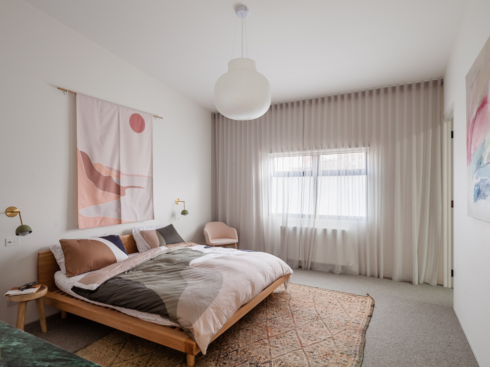 Photo of a midcentury bedroom in Melbourne.