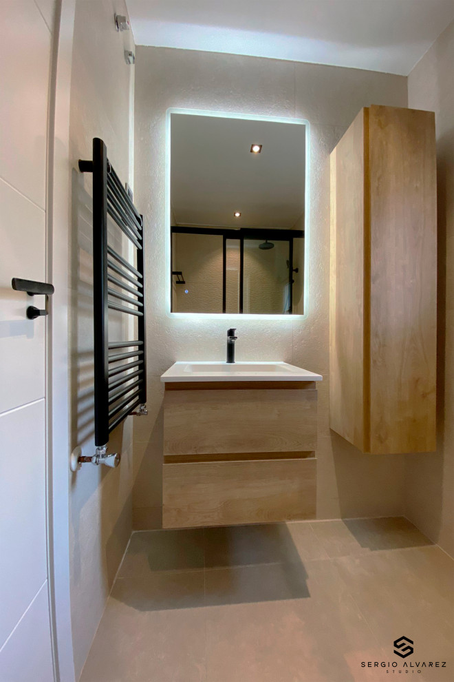 Design ideas for a small modern shower room bathroom in Madrid with flat-panel cabinets, light wood cabinets, an alcove shower, a two-piece toilet, beige tiles, porcelain tiles, beige walls, porcelain flooring, a submerged sink, onyx worktops, beige floors, a sliding door, white worktops, an enclosed toilet, a single sink and a floating vanity unit.
