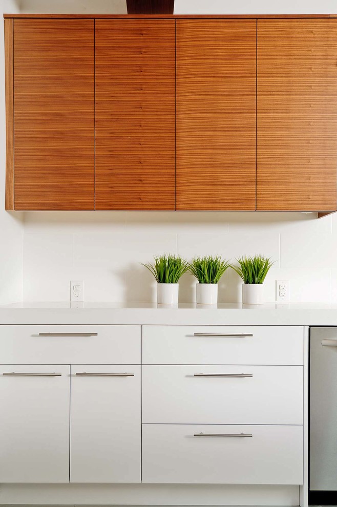 Inspiration for a contemporary kitchen in Toronto.