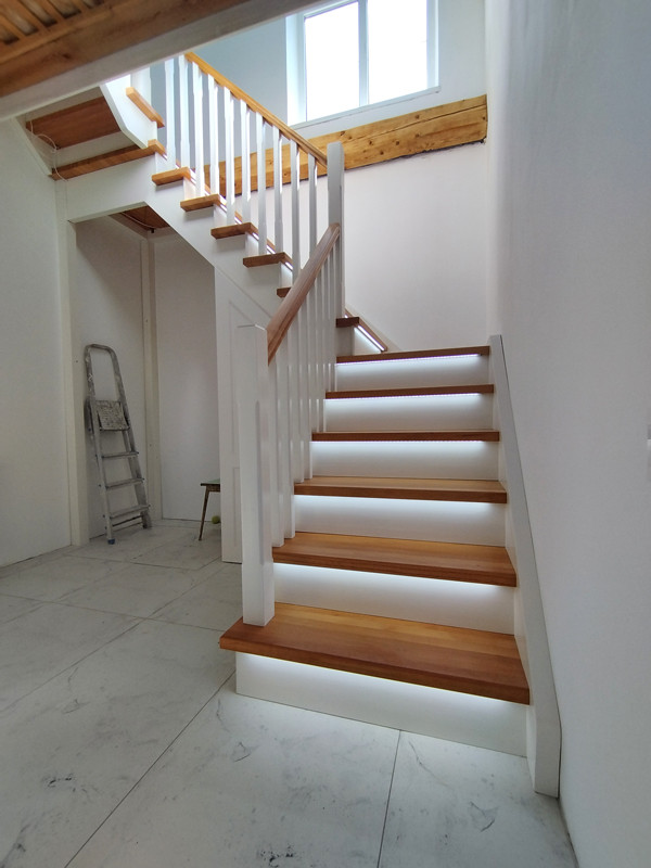 лестница с подсветкой